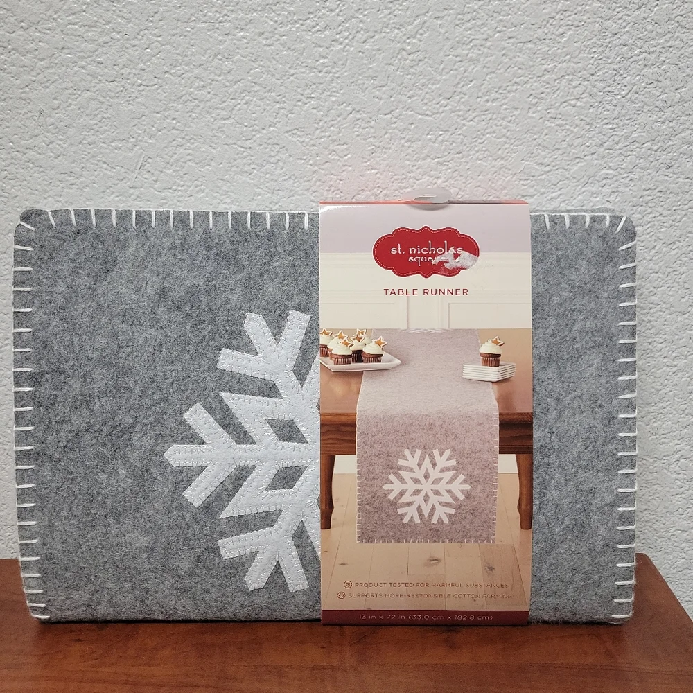 Festive Gray & White Snowflake Table Runner 13 In X 72 In Nwt